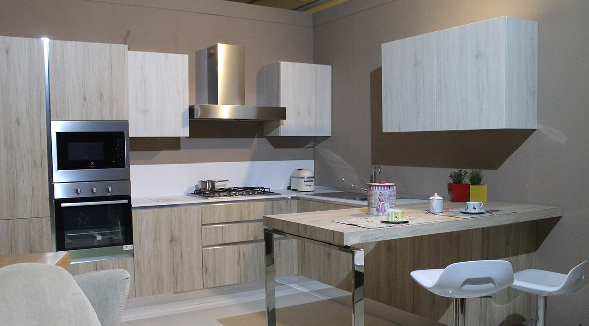 Vestibulum aliquet mauris a metus varius rhoncus